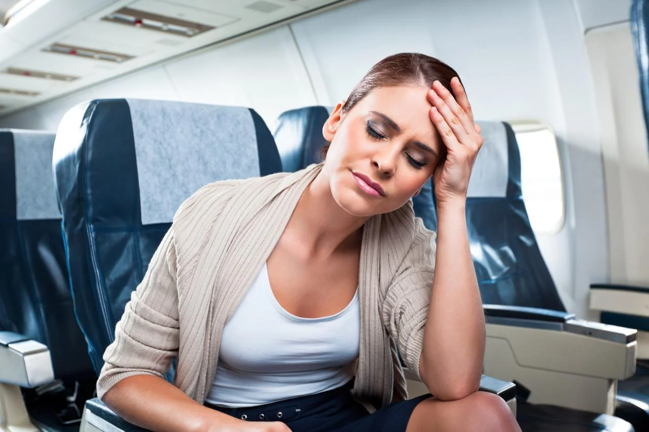 Man wonders if he’s a jerk for eating burger next to vegetarian during flight