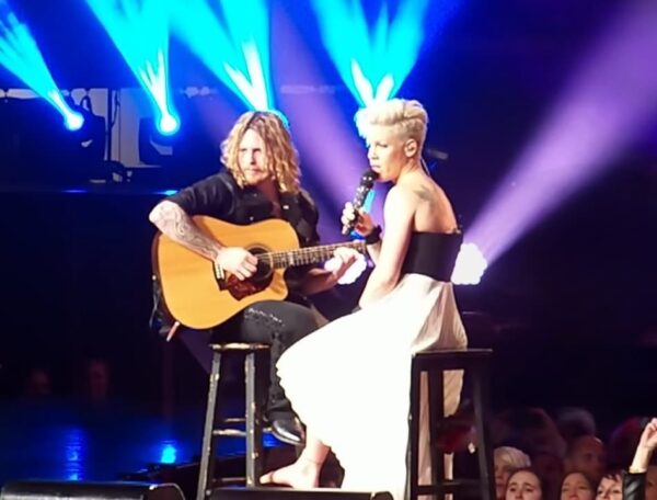 CUTE MOMENT WHEN PINK INTERRUPTS HER SHOW TO CONSOLE A LITTLE CHILD IN TEARS
