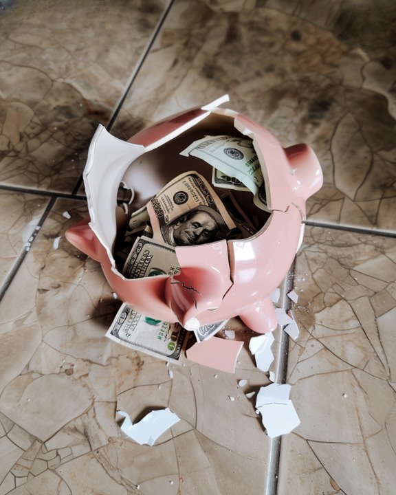Piggy Bank Surprise: The Unbelievable Discovery That Left Me Speechless