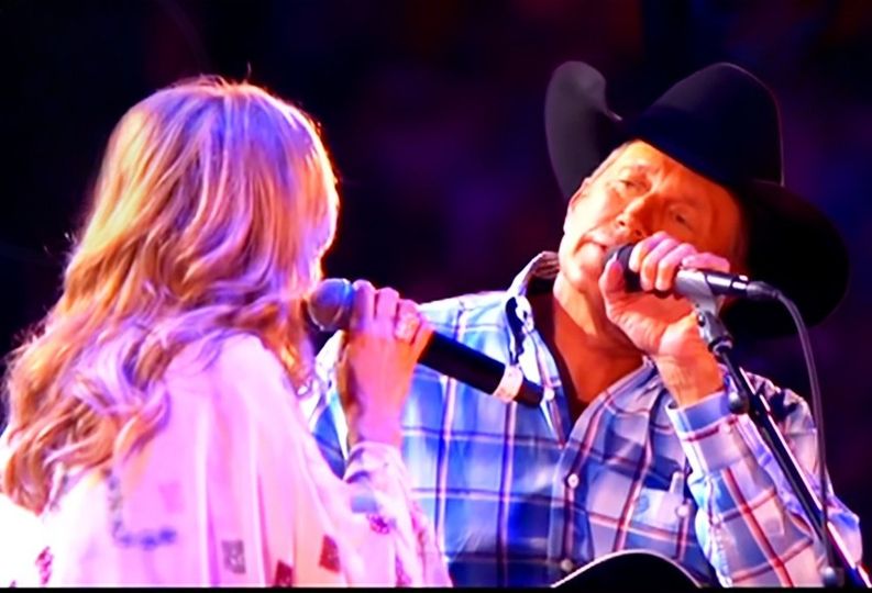 As he plays to the biggest indoor concert crowd in the United States, George Strait is performing at his very best.