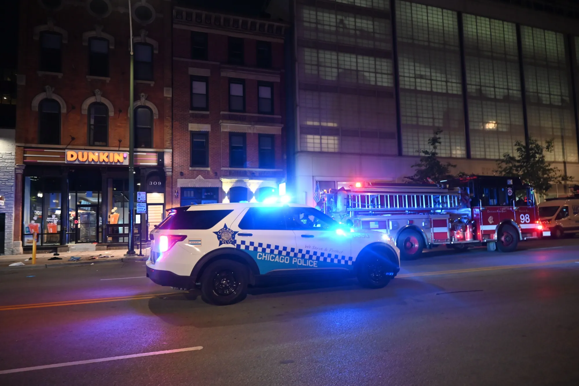 4 Dead, 14 Injured in Chicago Drive-By Shooting-VIDEO